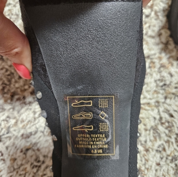 Madison Embellished Black Stilettos NWOB - Picture 9 of 10